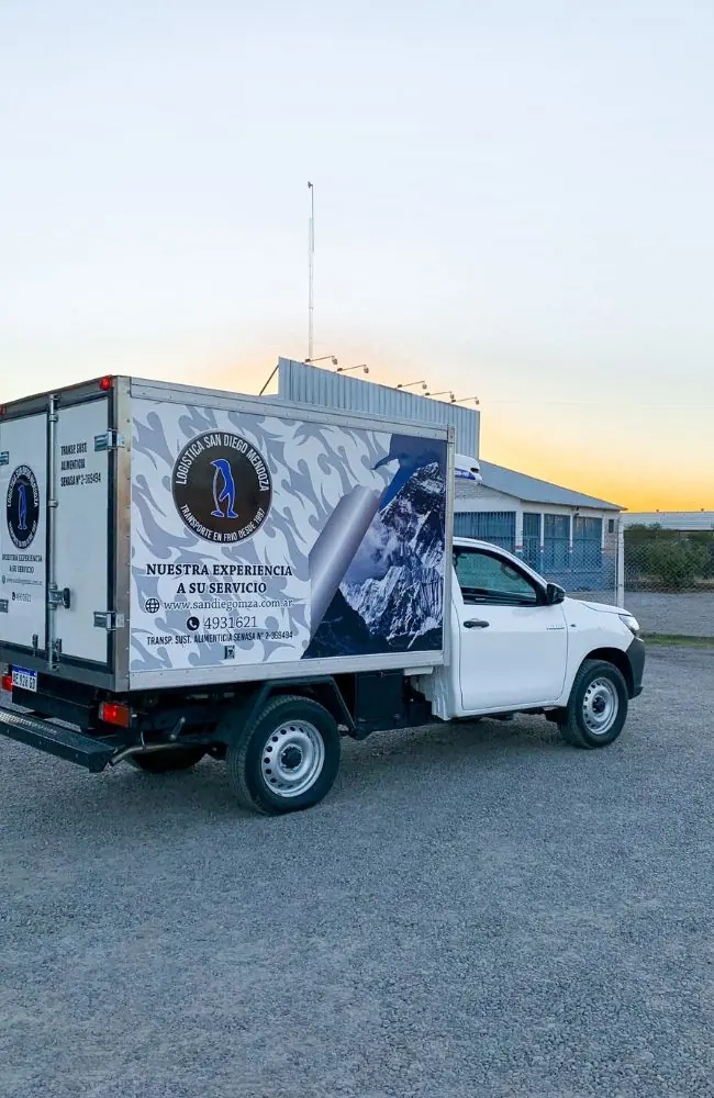 Utilitario con furgón térmico de San Diego