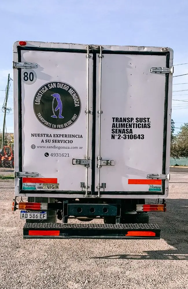 Parte trasera de un camión refrigerado